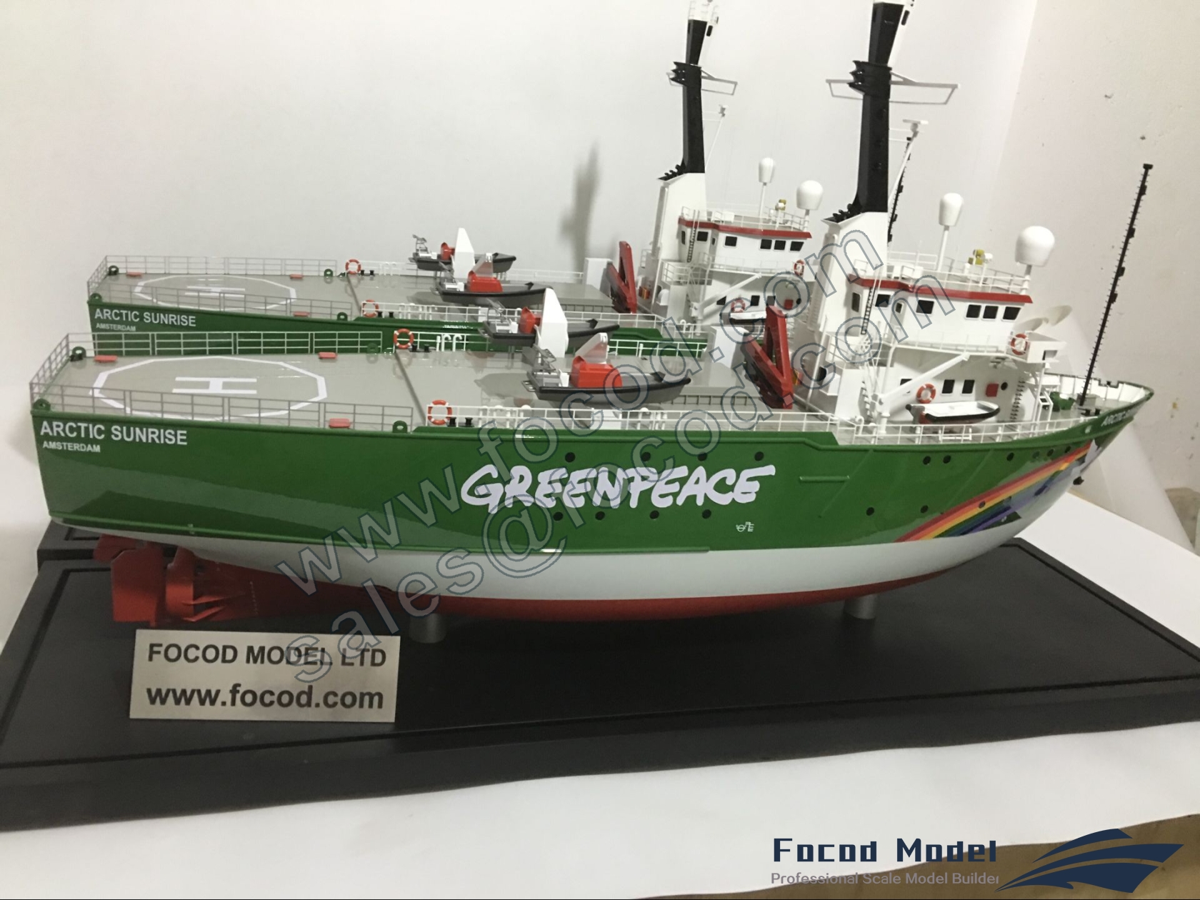 custom made model of Arctic Research boat